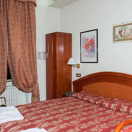 Vip Hotel Piacenza Zewnętrze zdjęcie