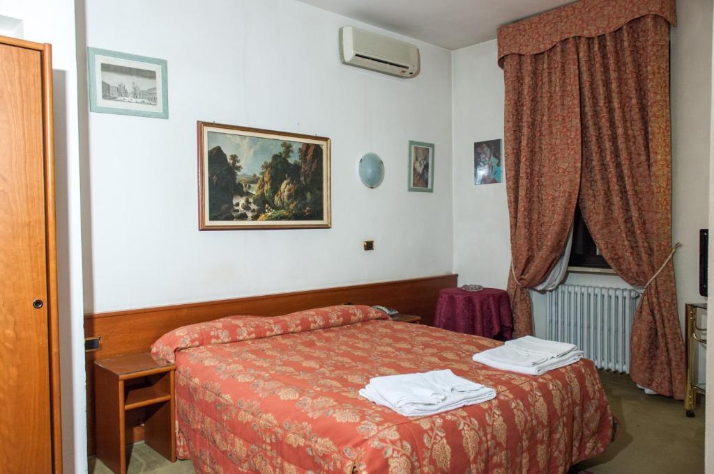 Vip Hotel Piacenza Zewnętrze zdjęcie