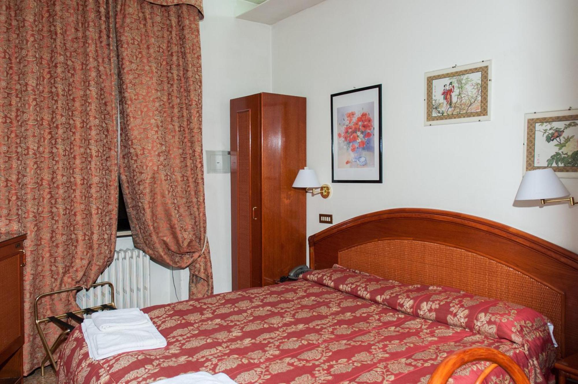 Vip Hotel Piacenza Zewnętrze zdjęcie