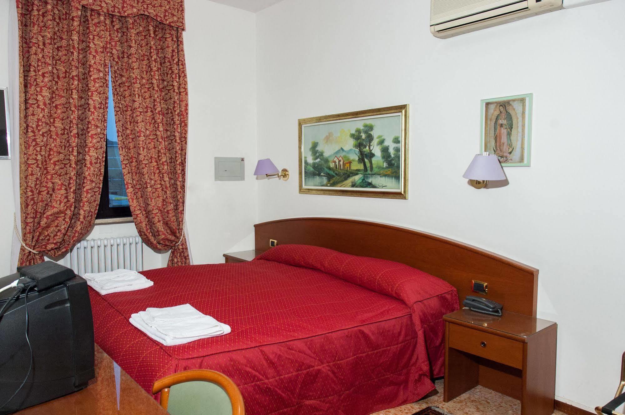 Vip Hotel Piacenza Zewnętrze zdjęcie