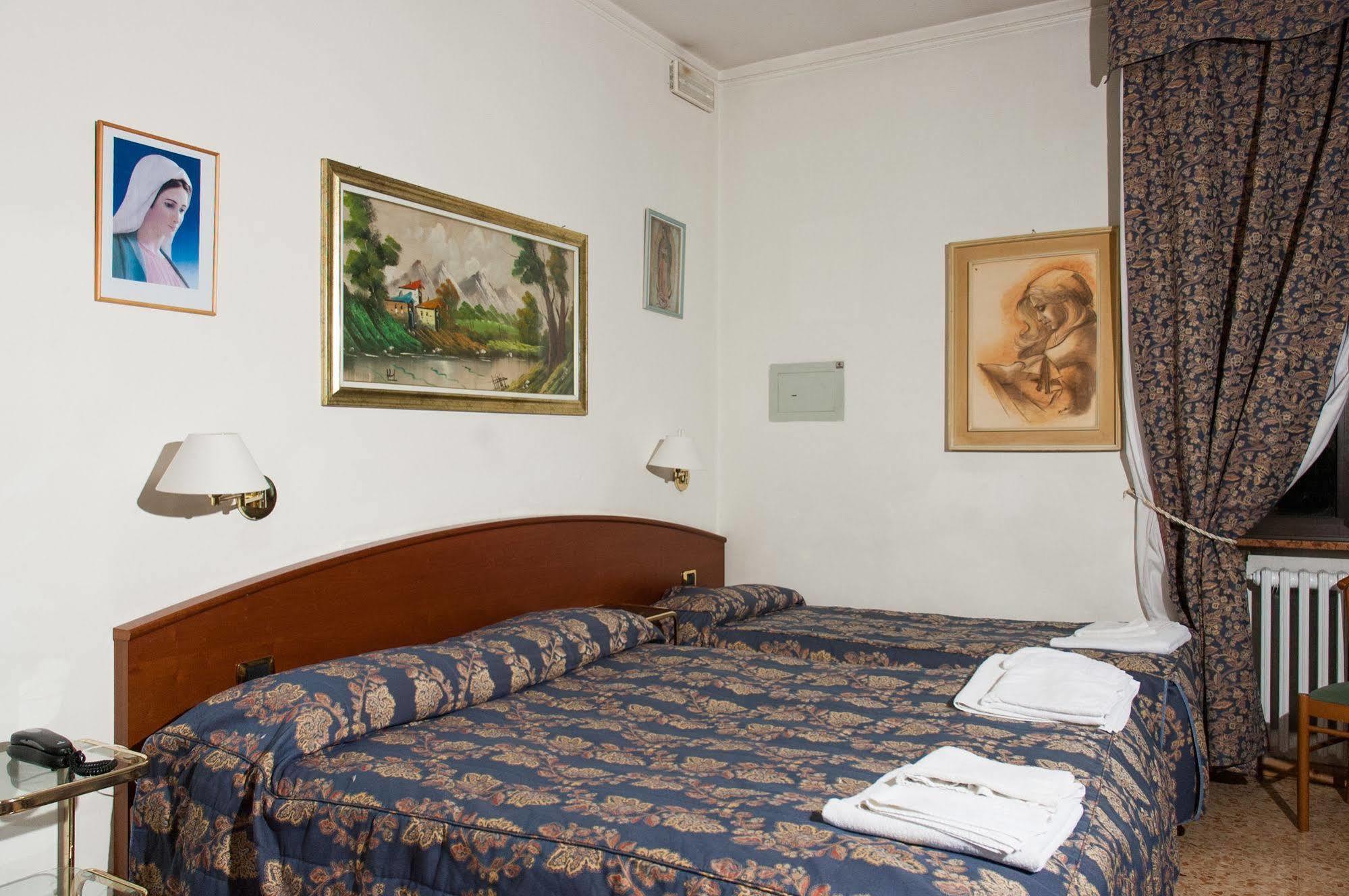Vip Hotel Piacenza Zewnętrze zdjęcie
