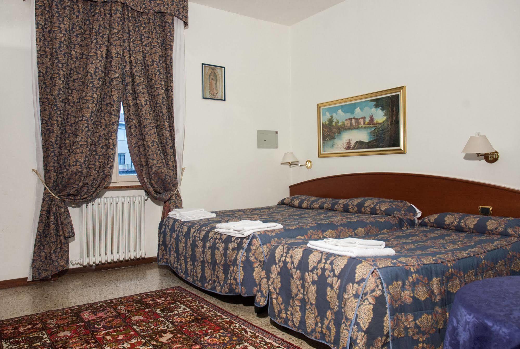 Vip Hotel Piacenza Zewnętrze zdjęcie