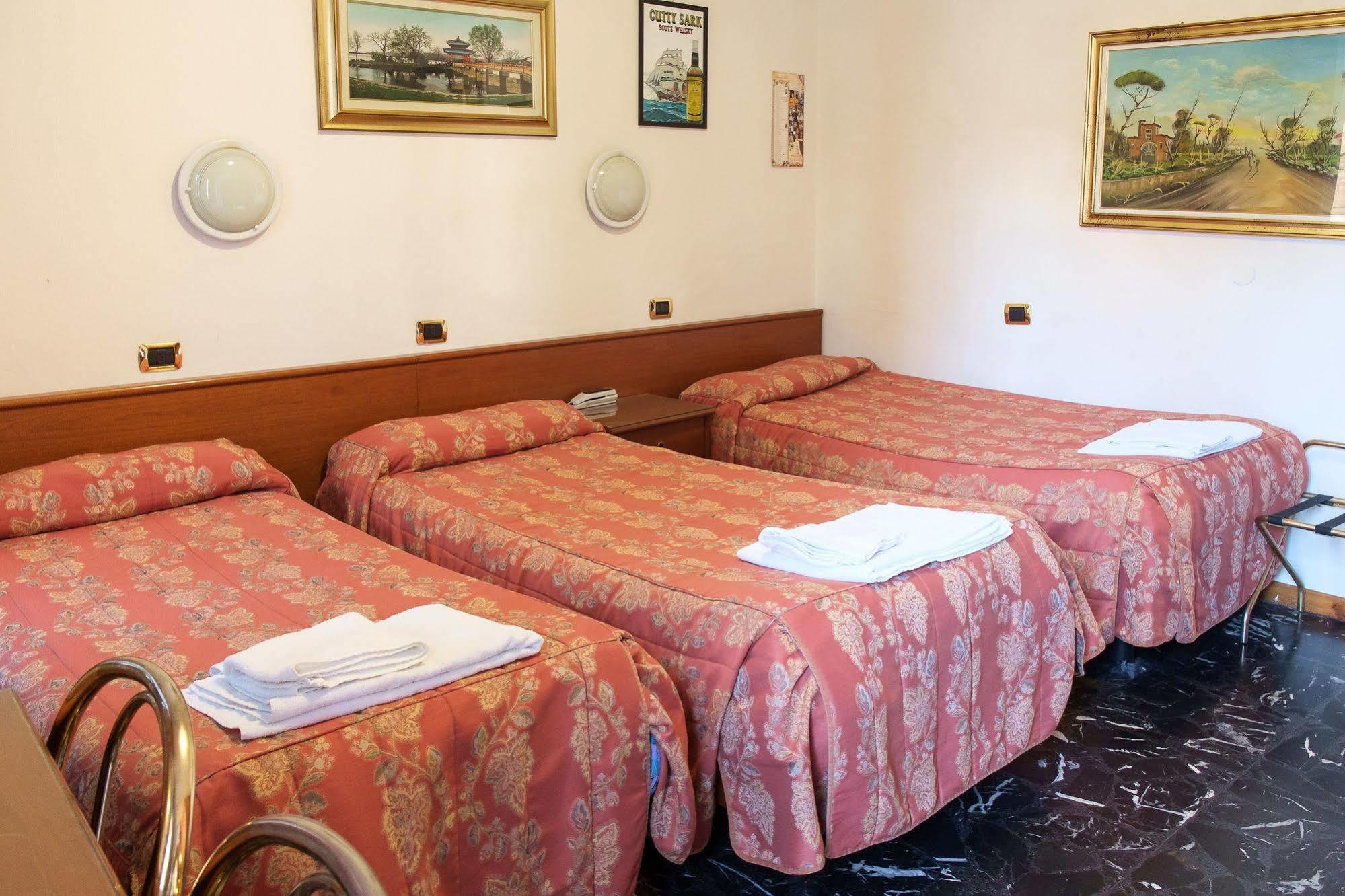 Vip Hotel Piacenza Zewnętrze zdjęcie