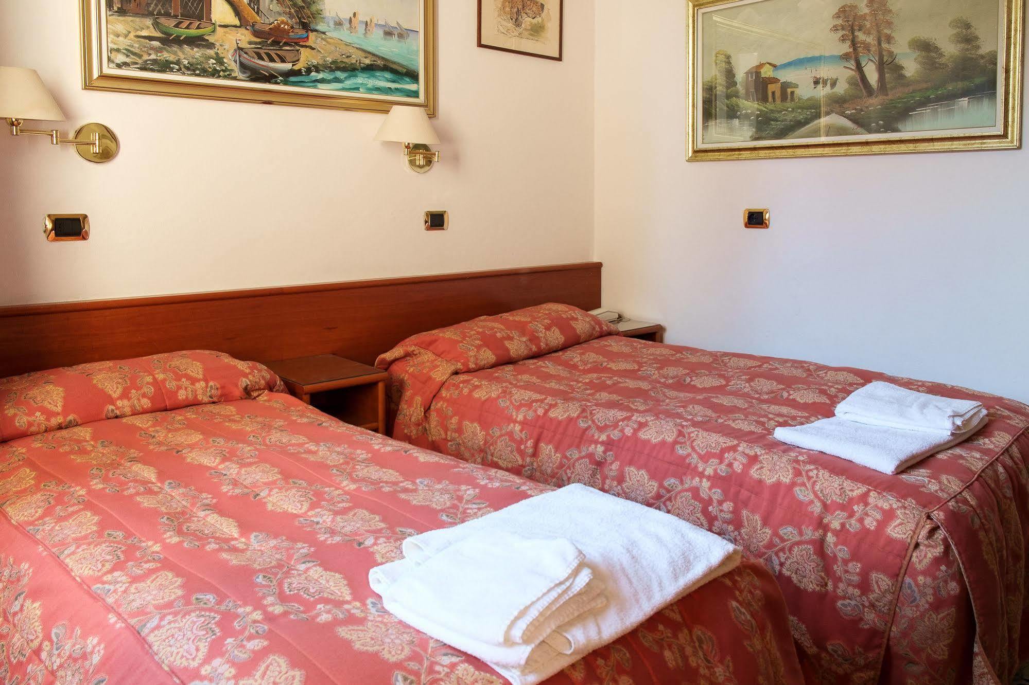 Vip Hotel Piacenza Zewnętrze zdjęcie
