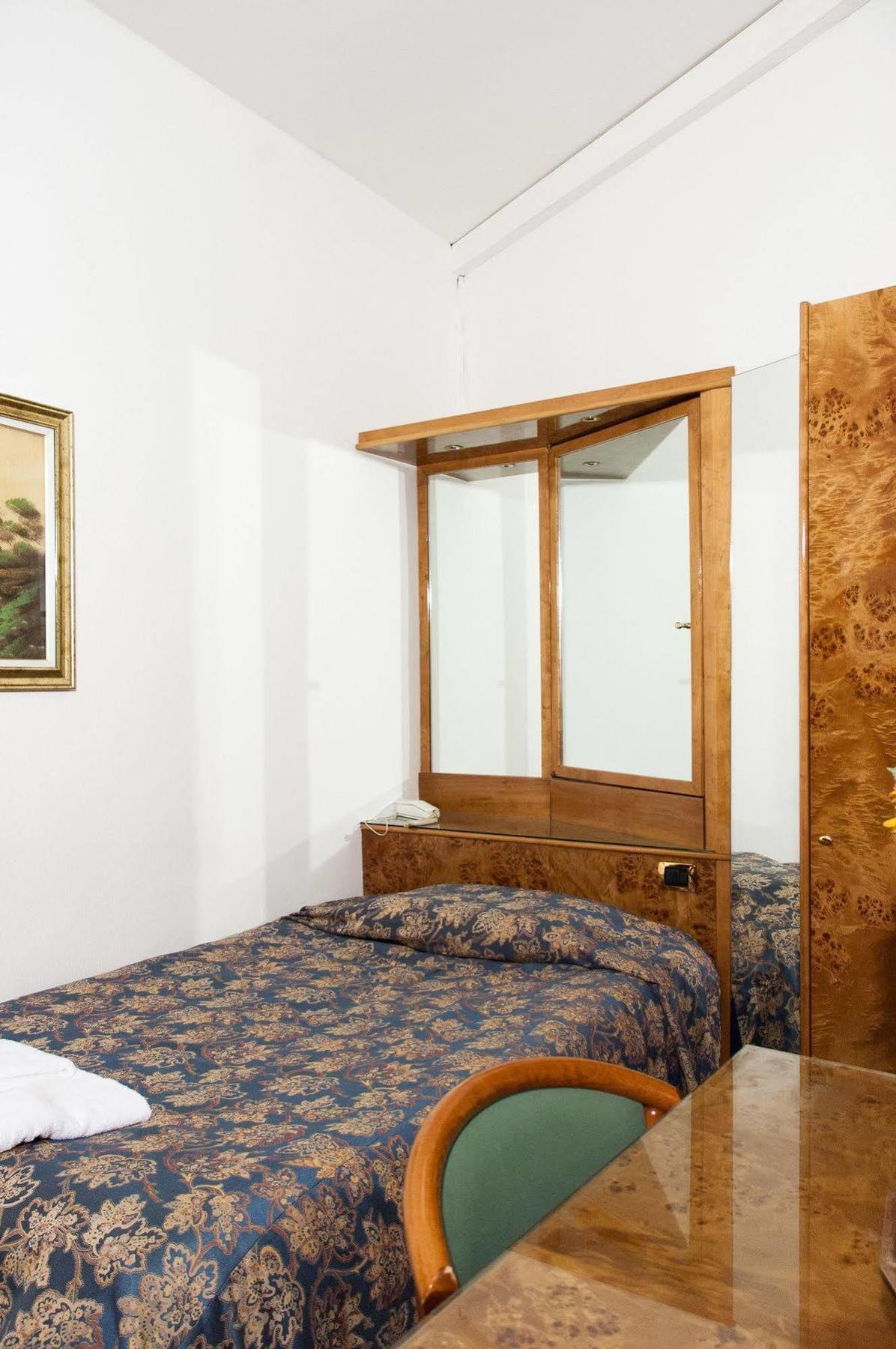 Vip Hotel Piacenza Zewnętrze zdjęcie