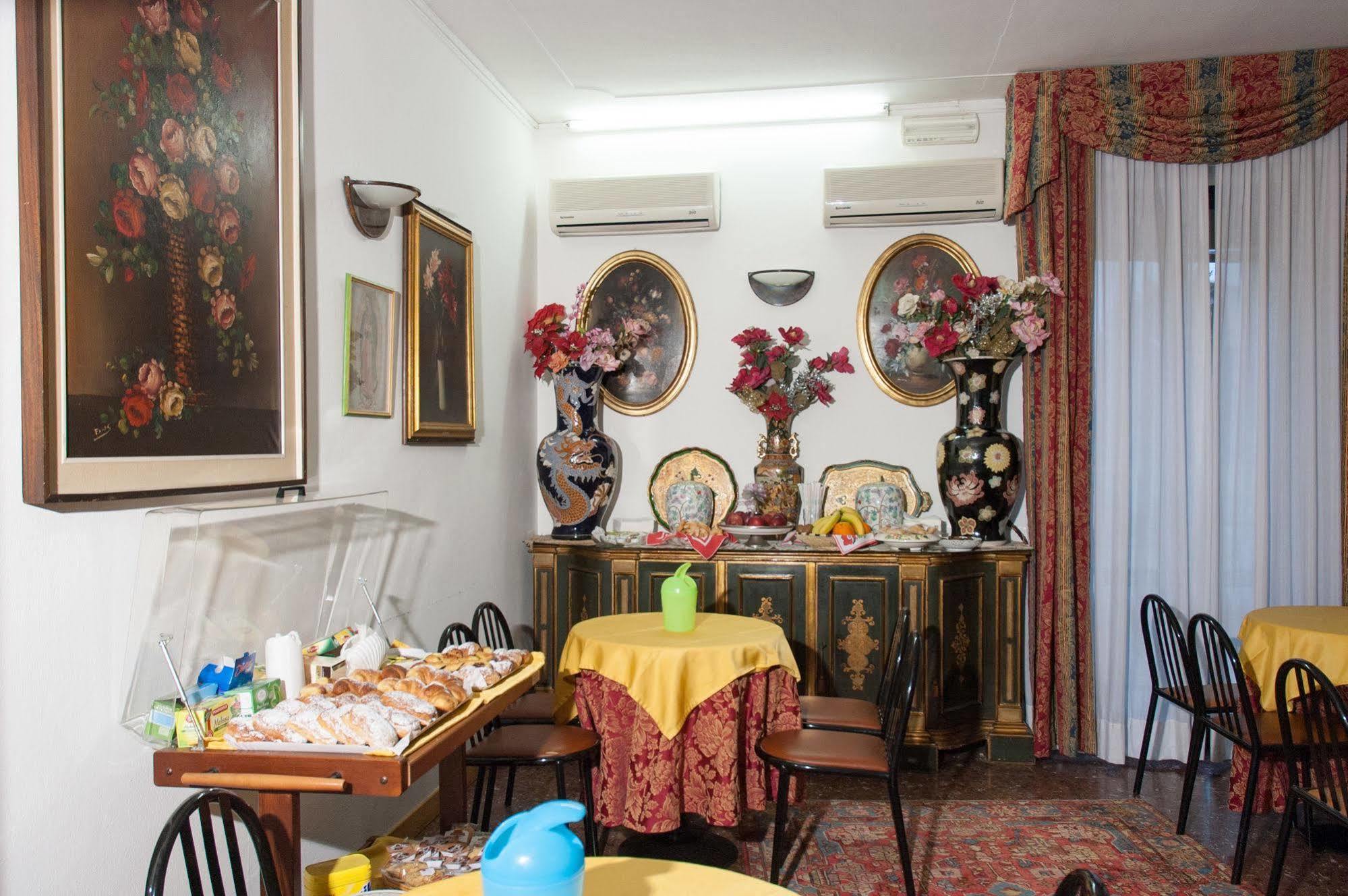 Vip Hotel Piacenza Zewnętrze zdjęcie