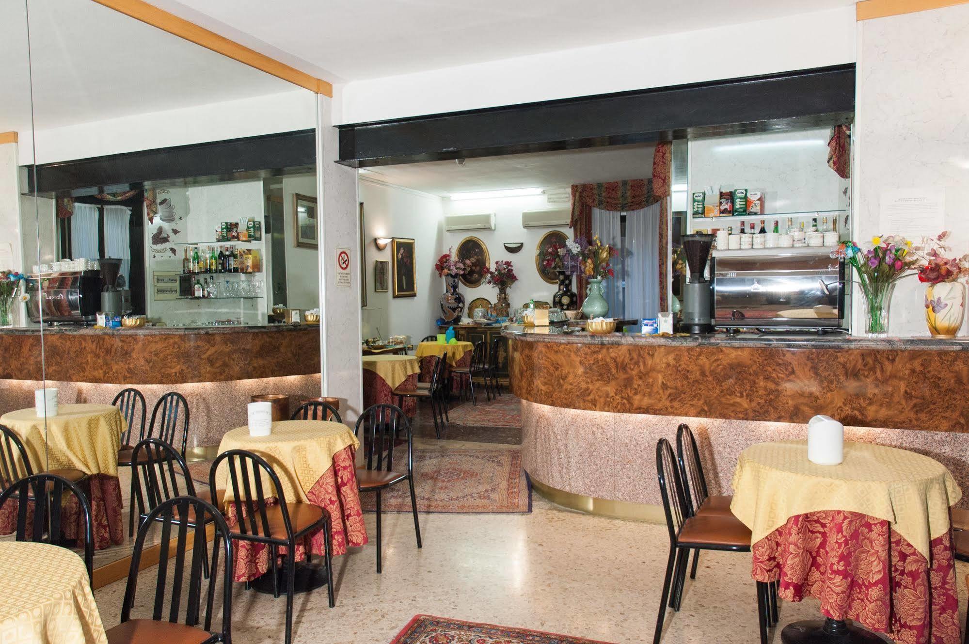 Vip Hotel Piacenza Zewnętrze zdjęcie
